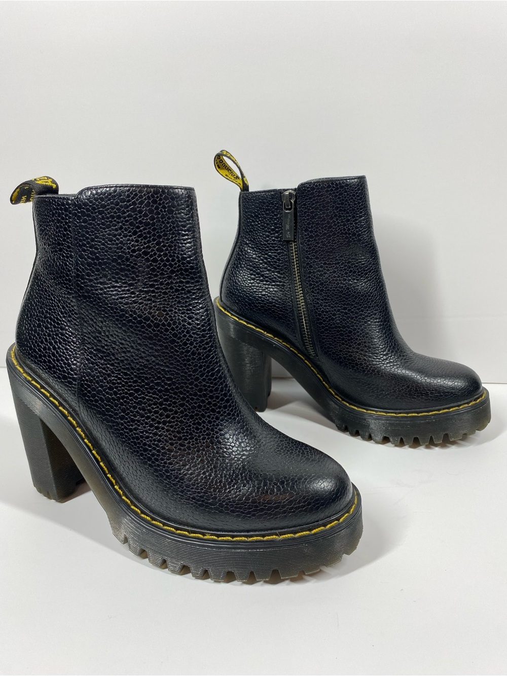 Dr. Martens Magdalena Black Leather Chunky Heel Ankle Boots Size 6